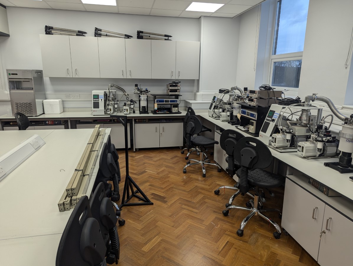 PH220 - Level 2 Teaching Laboratory