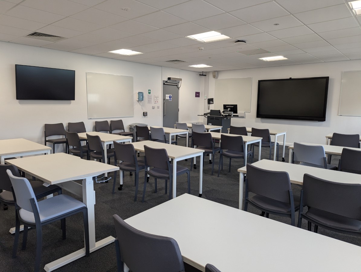 CB-LG001 - Computer Room