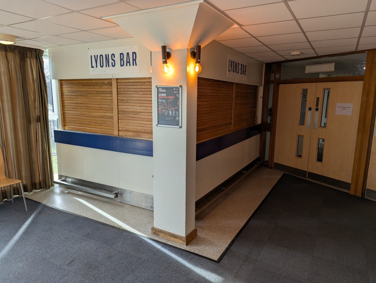 Lyons Bar
