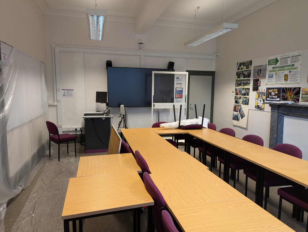 OE32-106 - Teaching Room